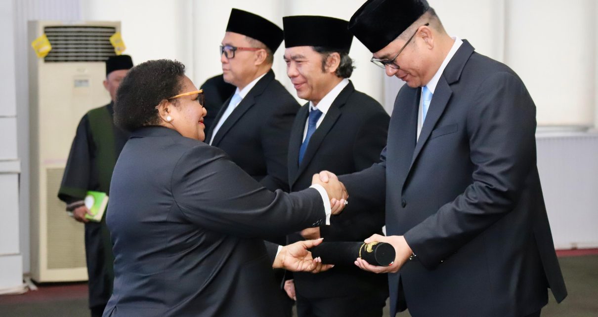 Wamendagri Ribka Haluk Melantik Pejabat Kemendagri