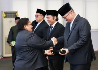 Wamendagri Ribka Haluk Melantik Pejabat Kemendagri