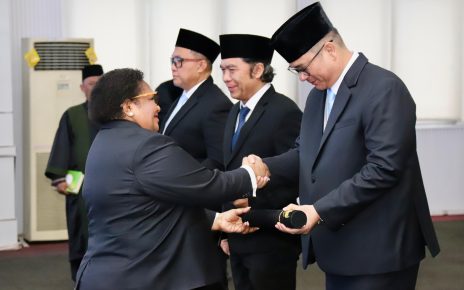 Wamendagri Ribka Haluk Melantik Pejabat Kemendagri