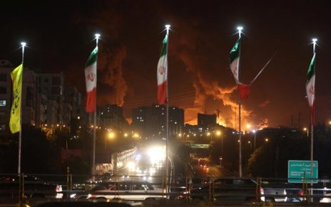 Iran serang pangkalan AS