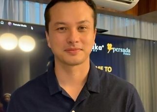 Tantangan Nicholas Saputra Terima Tawaran Bintangi Film Musikal ‘Siapa Dia’
