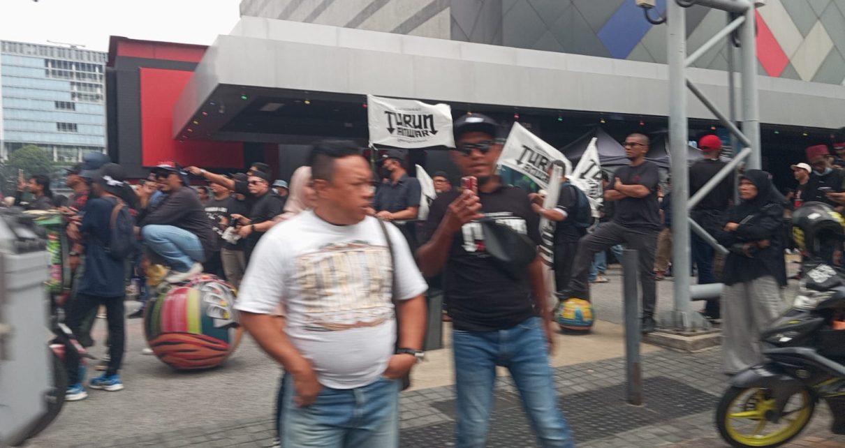 Demo Turunkan Anwar