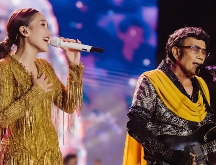 Ayu Ting Ting Sukses Gelar Dangdut-Dangdutan di Lapangan Kostrad Cilodong Depok