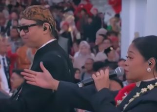 Band Coklat Nyanyikan Lagu Ikonik ‘Bendera’ di Istana Merdeka