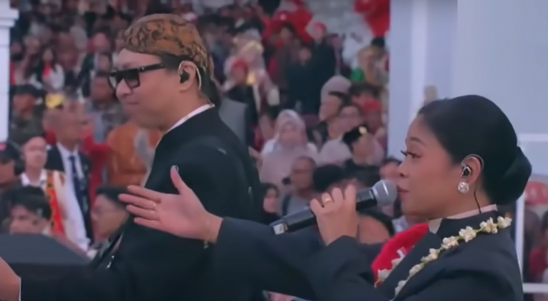 Band Coklat Nyanyikan Lagu Ikonik ‘Bendera’ di Istana Merdeka