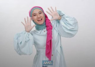 Penyanyi Kanaya Aisyah, yang dikenal dengan lagu anti-bullying Stop Bully Bully, kini merilis lagu barunya yang menyentuh hati, ‘Forever Friend’, pada