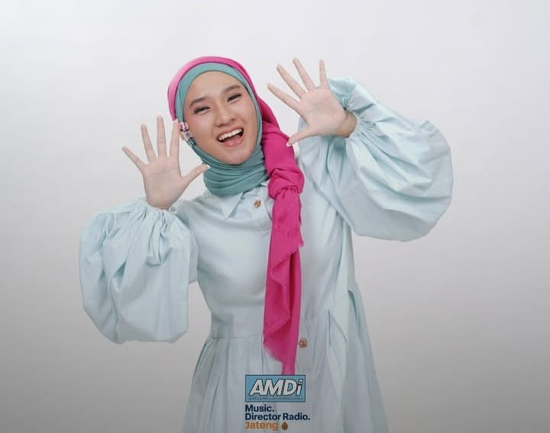 Penyanyi Kanaya Aisyah, yang dikenal dengan lagu anti-bullying Stop Bully Bully, kini merilis lagu barunya yang menyentuh hati, ‘Forever Friend’, pada