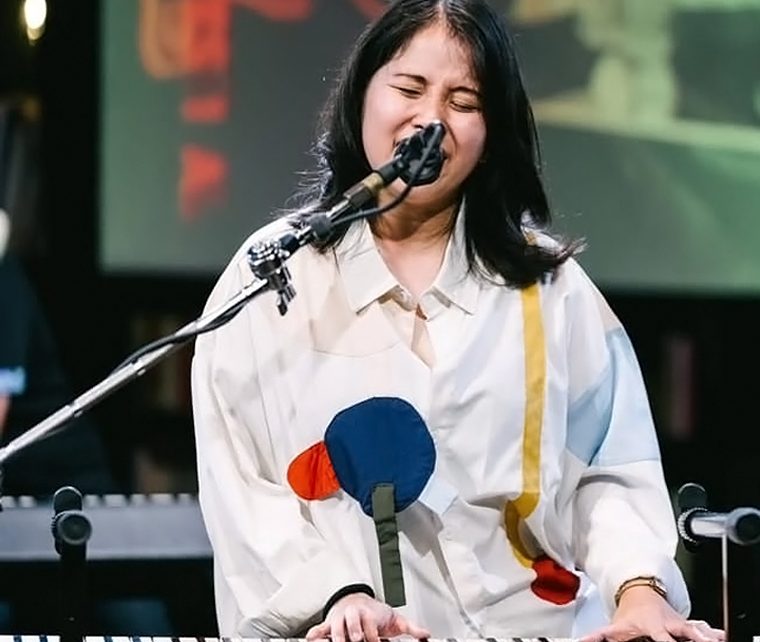 Penyanyi Pendatang Baru Nadine Makalew Rilis Album ‘Time Traveller’