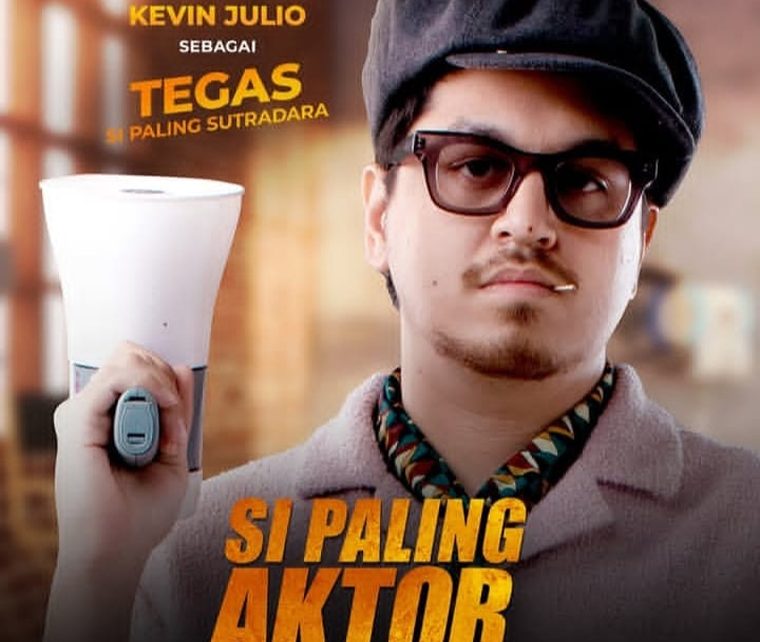 Totalitas Kevin Julio Perankan Karakter Sutradara dalam Film ‘Si Paling Aktor’
