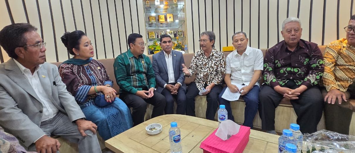DPR dan petani tebu