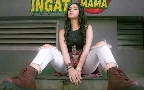 Efah Nyanyi Lagu ‘Ingat Ingat Pesan Mama’ Soundtrack Film ‘Mama: Pesan Dari Neraka’