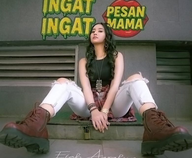 Efah Nyanyi Lagu ‘Ingat Ingat Pesan Mama’ Soundtrack Film ‘Mama: Pesan Dari Neraka’
