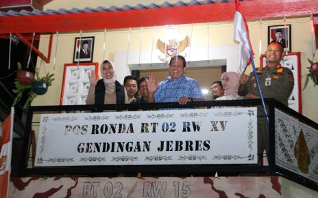 Irjen Kemendagri Mahendra Tinjau Siskamling Surakarta