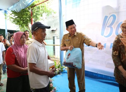 Mendagri Bagikan Sembako di HUT BNPP