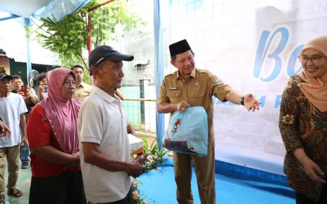 Mendagri Bagikan Sembako di HUT BNPP