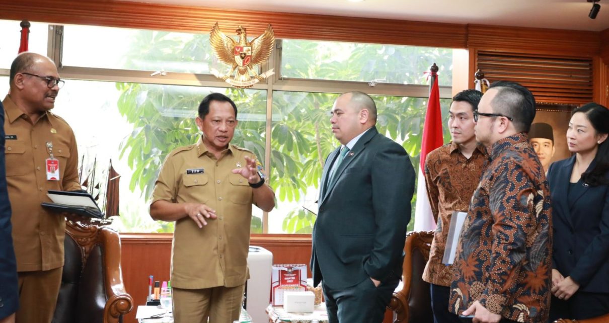 Mendagri Bertemu CIO Danantara