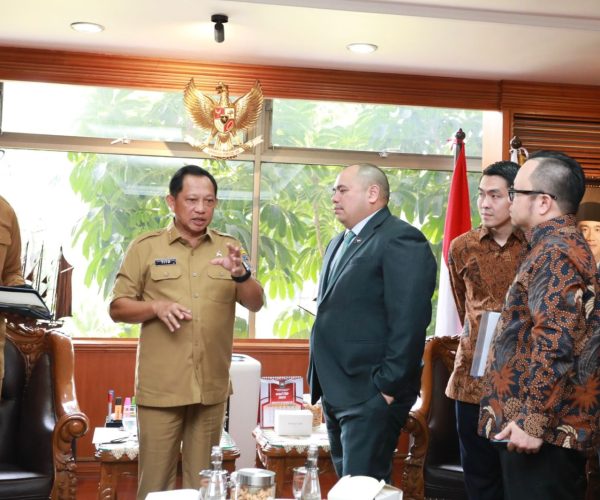 Mendagri Bertemu CIO Danantara