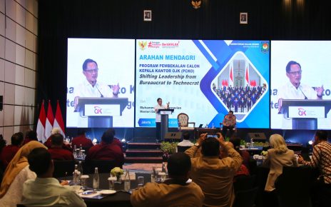 Mendagri Pembekalan OJK