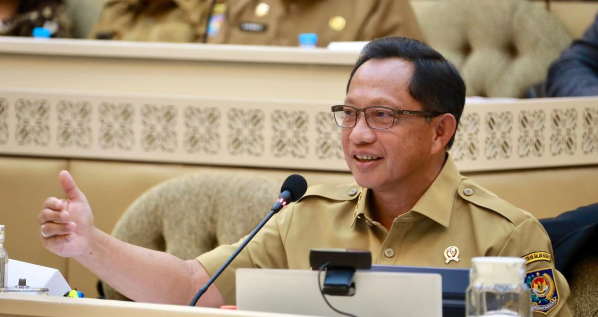 Mendagri Tito Karnavian Rapat dengan Komisi II DPR