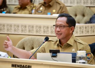 Mendagri Tito Karnavian Rapat dengan Komisi II DPR