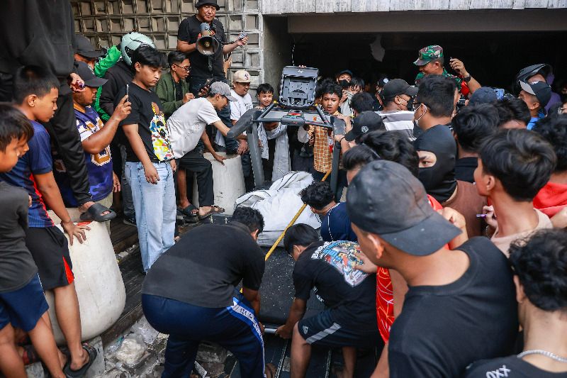 Penjarahan di rumah Sahroni