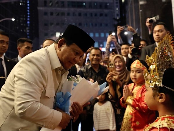 Momen Antusias Diaspora Sambut Kedatangan Prabowo di Malaysia: Big Fans!