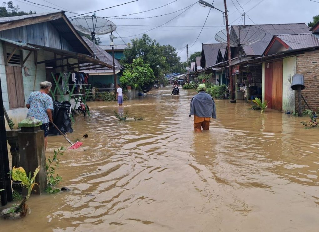 Banjir Tapanuli Tengah, 72 ruas jalan rusak