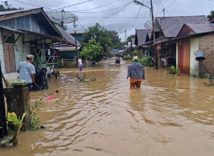 Banjir Tapanuli Tengah, 72 ruas jalan rusak