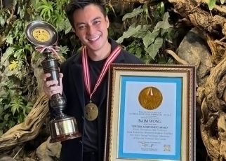 Baim Wong Raih Penghargaan Berkat Berhasil Angkat Standar Perfilman Indonesia