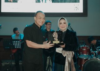 Herni Ekamawati Rilis Mini Album 'Jejak Cinta Dalam Nada' untuk Adjie Soetama