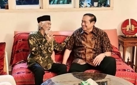 SBY Silaturahmi ke Musisi Senior Yok Koeswoyo, Rencanakan Gelar Tribute Koes Plus