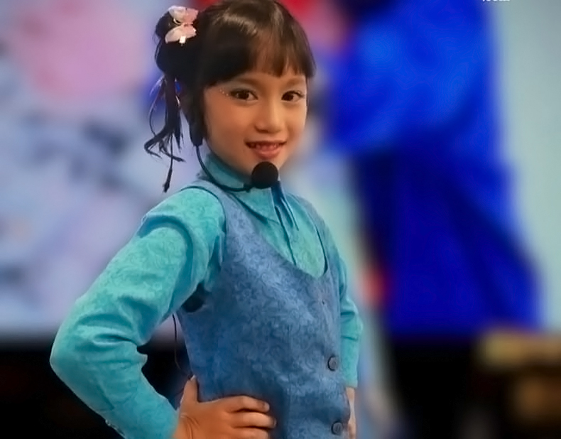 Penyanyi Cilik Annisa Dalimunthe Tampil Memukau di Indonesian Fashion Runway 2025