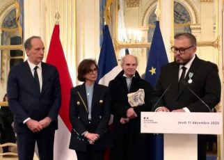 Joko Anwar Secara Resmi Dianugerahi Tanda Kehormatan oleh Pemerintah Prancis