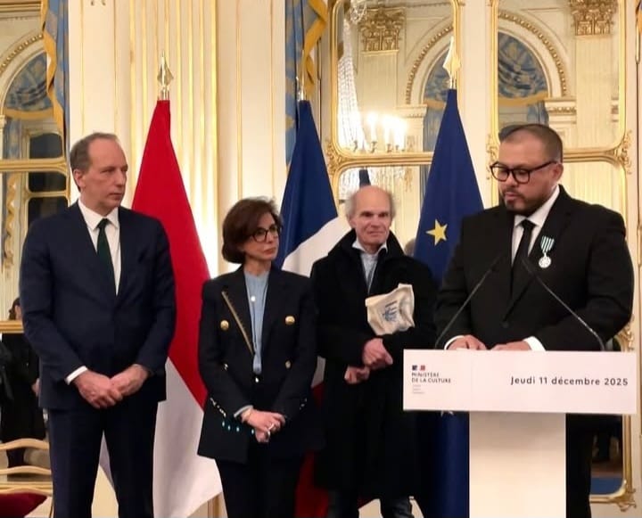 Joko Anwar Secara Resmi Dianugerahi Tanda Kehormatan oleh Pemerintah Prancis