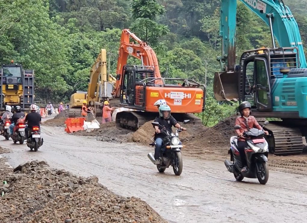 Perbaikan jalan di Sumut, Aceh, Sumbar