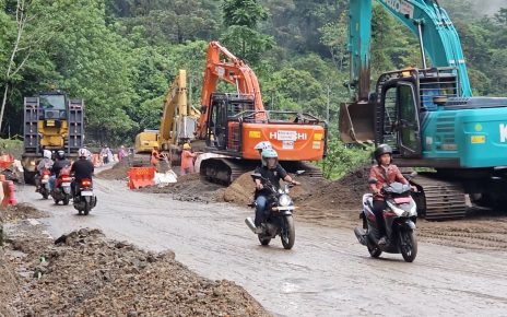 Perbaikan jalan Aceh