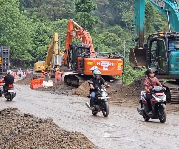 Perbaikan jalan di Sumut, Aceh, Sumbar