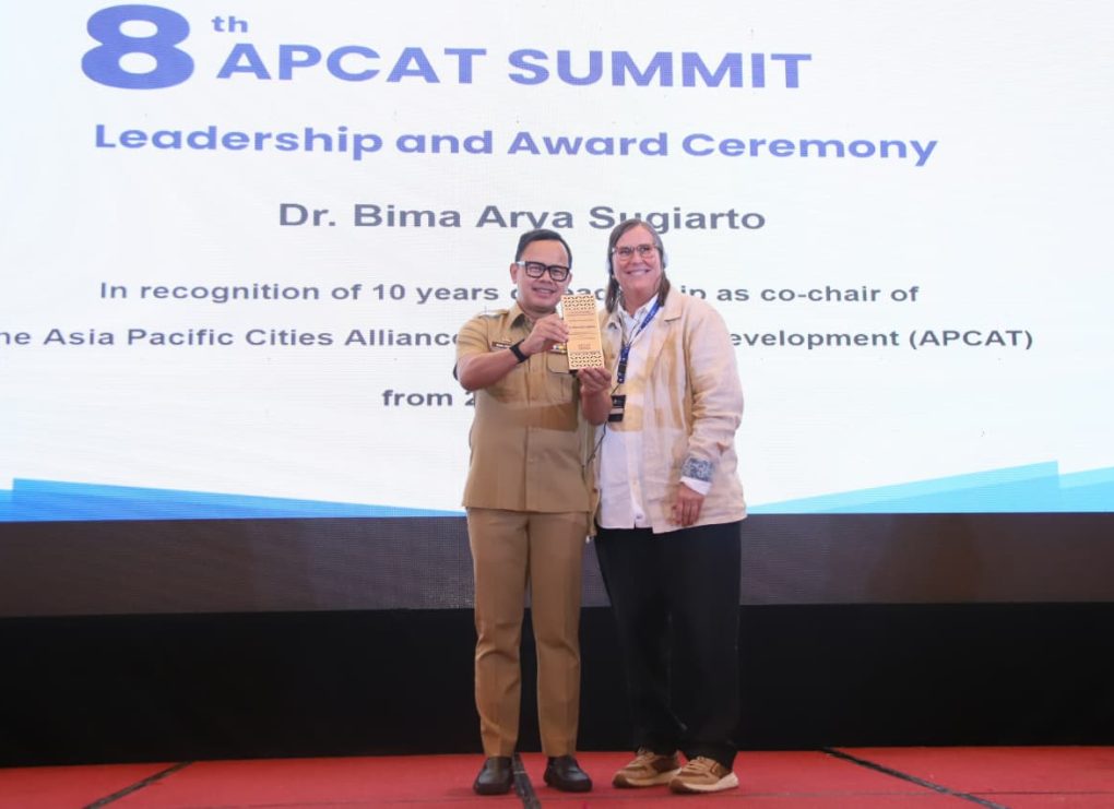 Bima Arya Terima Penghargaan di APCAT Summit