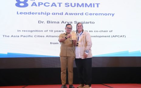 Bima Arya Terima Penghargaan di APCAT Summit