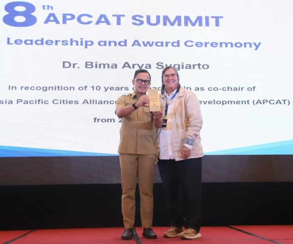 Bima Arya Terima Penghargaan di APCAT Summit
