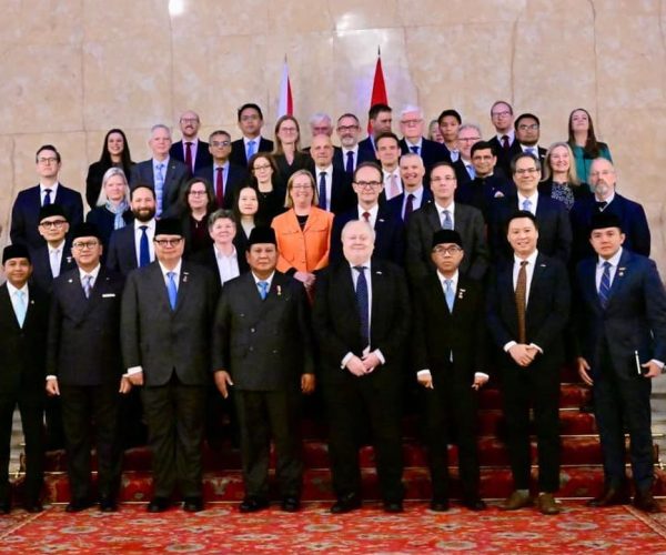 Prabowo Bertemu Profesor Oxford