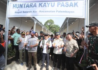 Tito Karnavian Resmikan Huntara di Agam