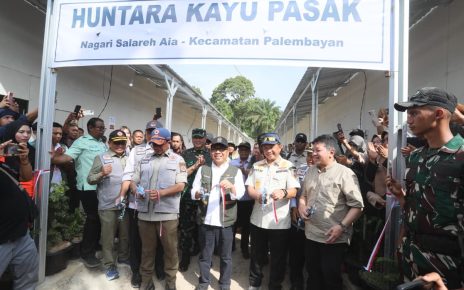 Tito Karnavian Resmikan Huntara di Agam