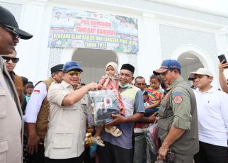 Mendagri Tito Karnavian Serahkan Bantuan di Pidie Jaya