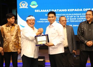 Wamendagri Akhmad Wiyagus menegaskan Badan Usaha Milik Daerah (BUMD) memiliki peran besar dalam mendorong pertumbuhan perekonomian daerah.