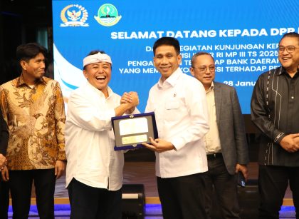 Wamendagri Akhmad Wiyagus menegaskan Badan Usaha Milik Daerah (BUMD) memiliki peran besar dalam mendorong pertumbuhan perekonomian daerah.