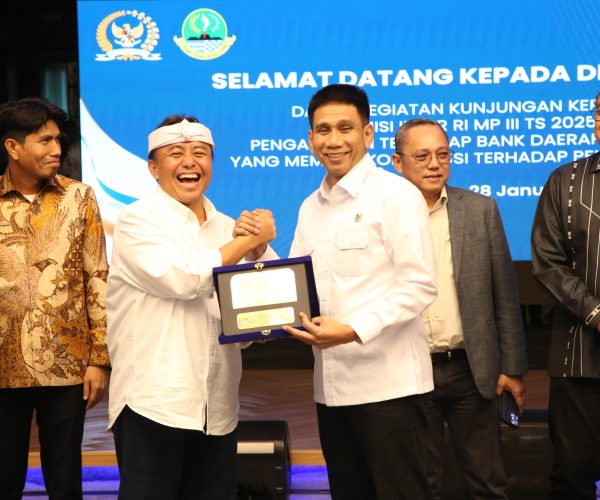 Wamendagri Akhmad Wiyagus menegaskan Badan Usaha Milik Daerah (BUMD) memiliki peran besar dalam mendorong pertumbuhan perekonomian daerah.