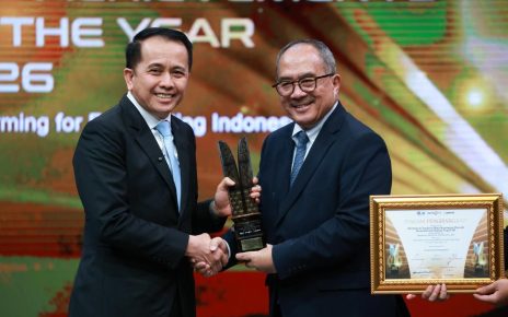 Agus Fatoni Raih Penghargaan