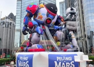 Jelang Tayang, Film ‘Pelangi di Mars’ Sapa Publik Jakarta dengan Balon Raksasa