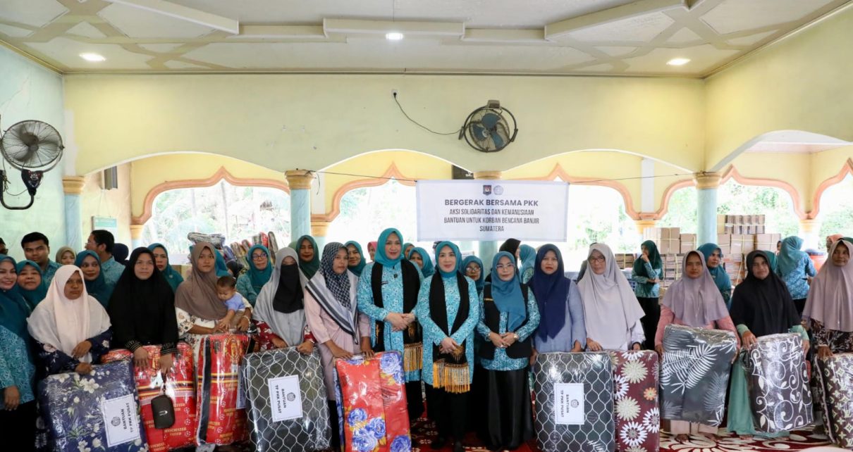 TP PKK Pusat Bantu 200 KK di Bireun